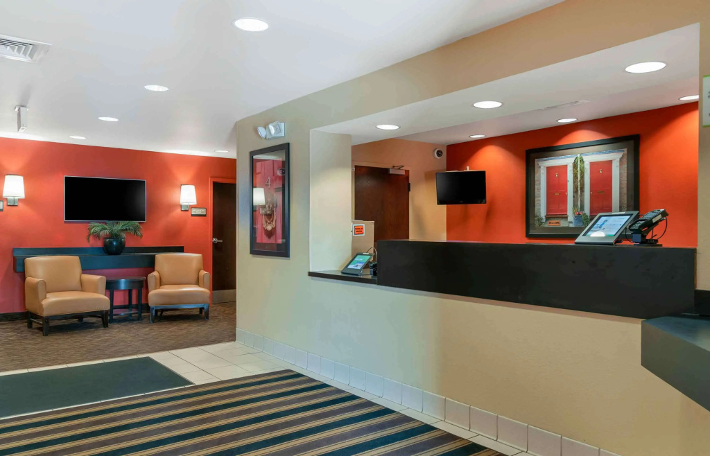 Lobby & Reception