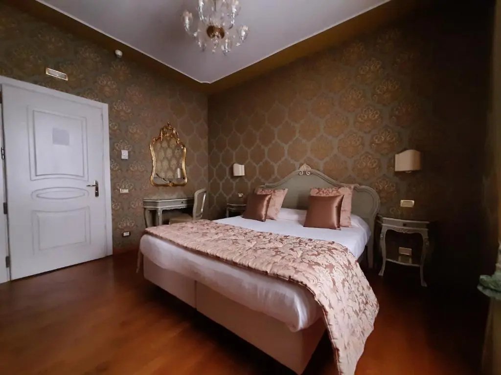 Superior Double room (full double bed)