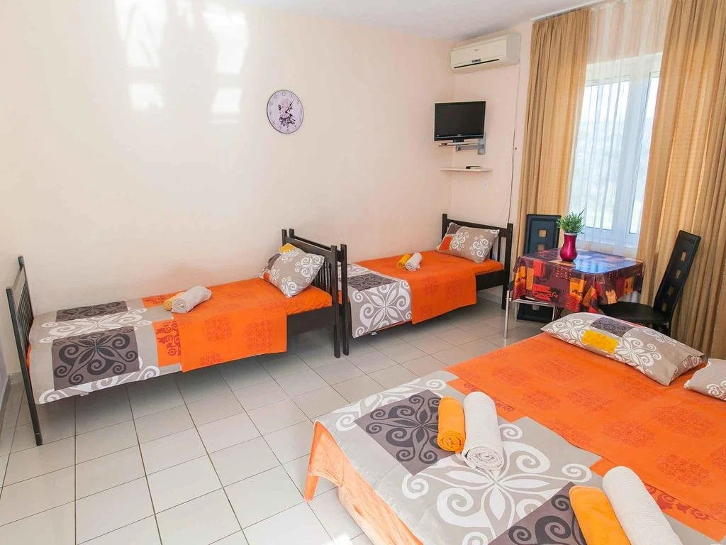 Maki Apartments