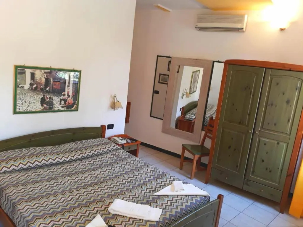 Standard Double room (full double bed)