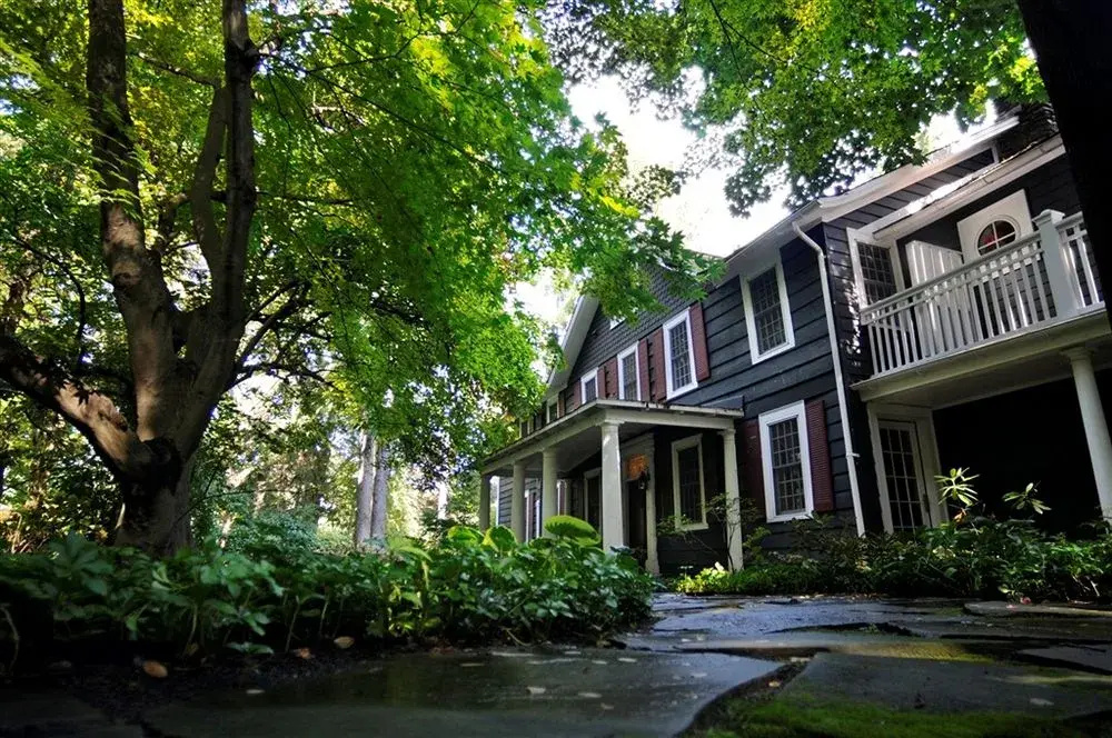 Buttermilk Falls Inn