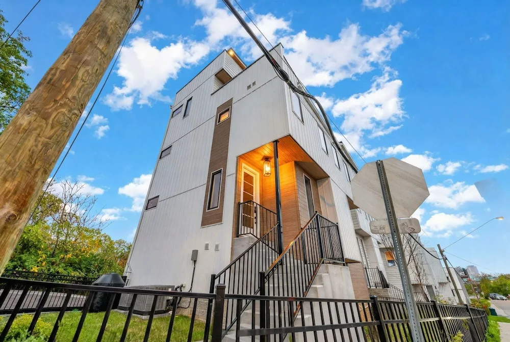 Elevator With Rooftop Hot Tub Pet-friendly Yard