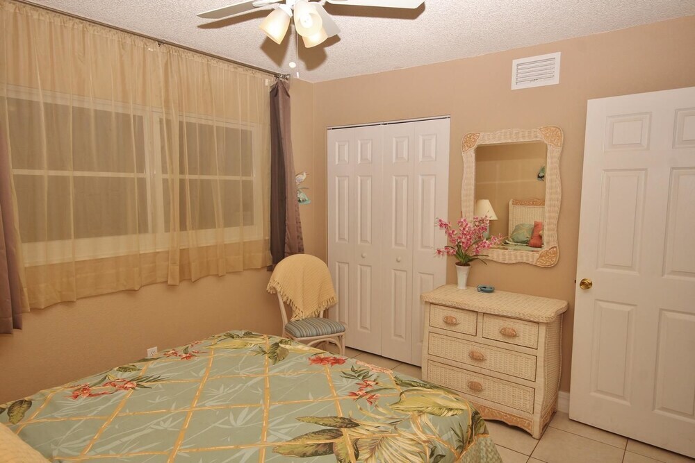 Отель Sea Coast Gardens III 301 Apartment 2, фото 6