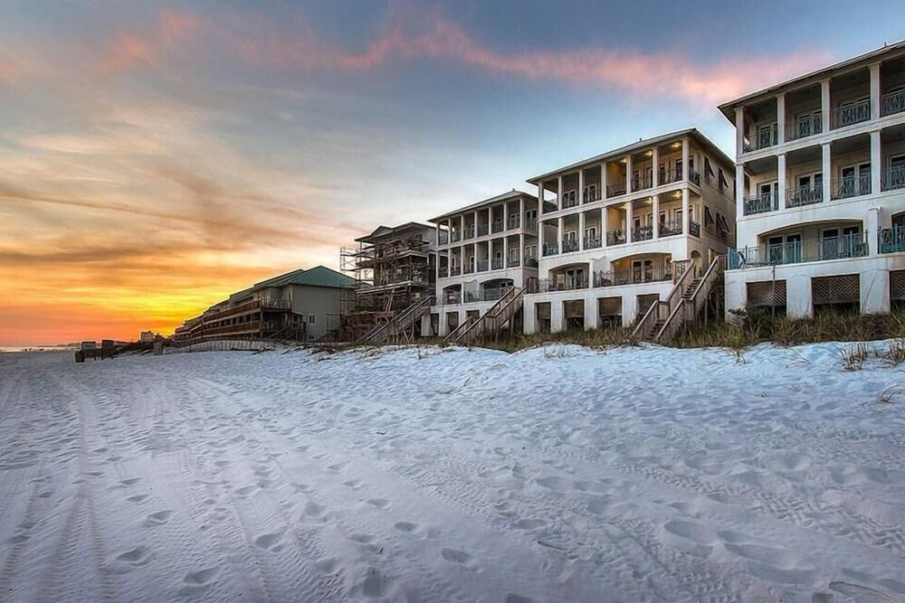 Bella Vizio 5 Bedroom Holiday Home by Five Star Properties