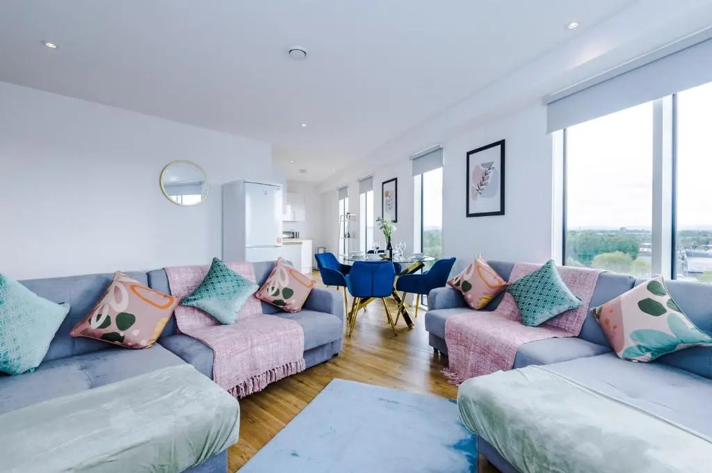 Stunning Scandi Manchester City Centre Penthouse - Sleeps 10 - Parking