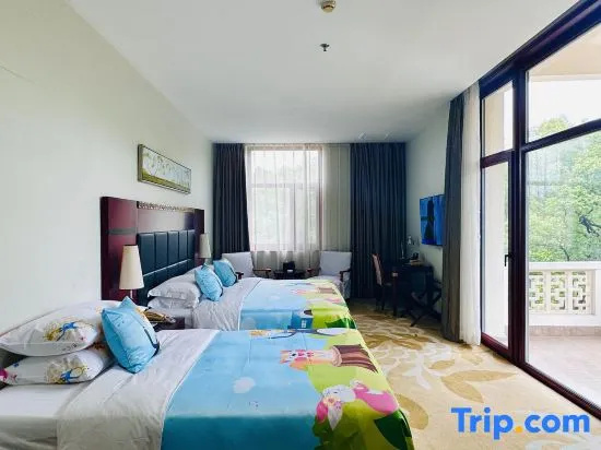 Standard Family room with balcony and with lake view