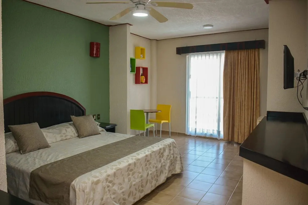 Grand room with balcony