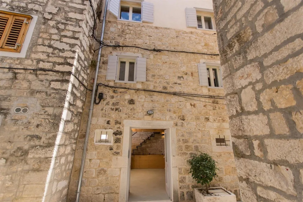 Casa Sepia