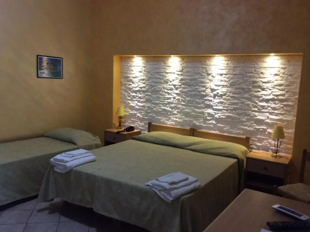 Standard Triple room