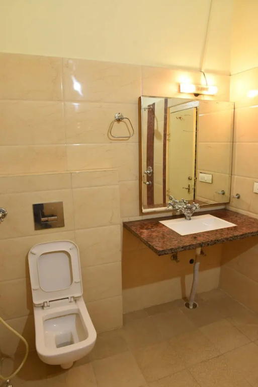 Superior Double room with city view (full double bed)