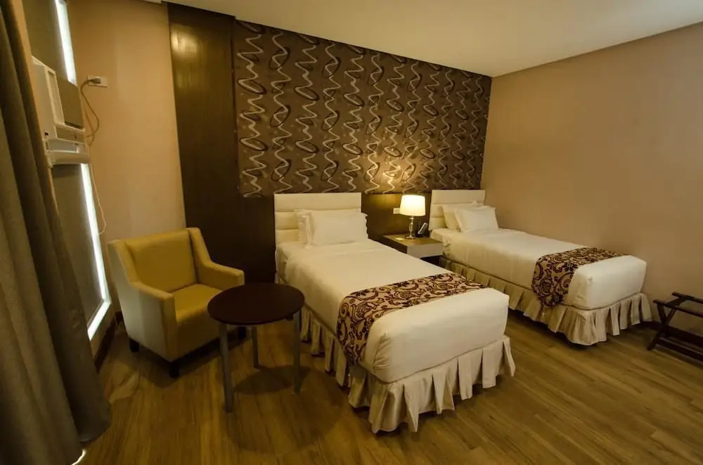 Premium Double Suite with balcony (twin beds)