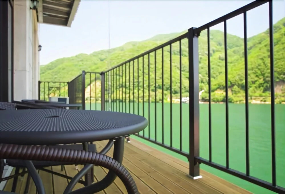 Balcony & Terrace