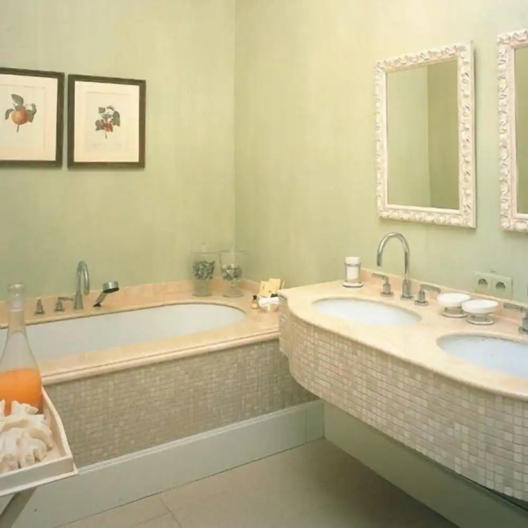 Deluxe Double room (full double bed)