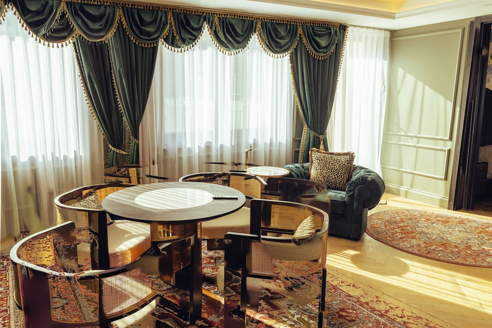 Luxury Suite