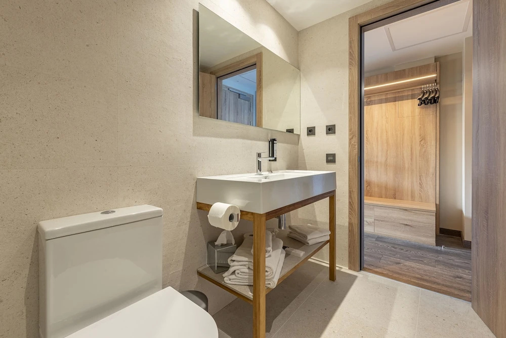 Standard Double room with pool view (full double bed)