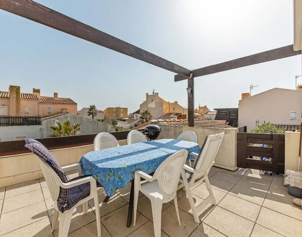 Seaside Family Apartment in Agde