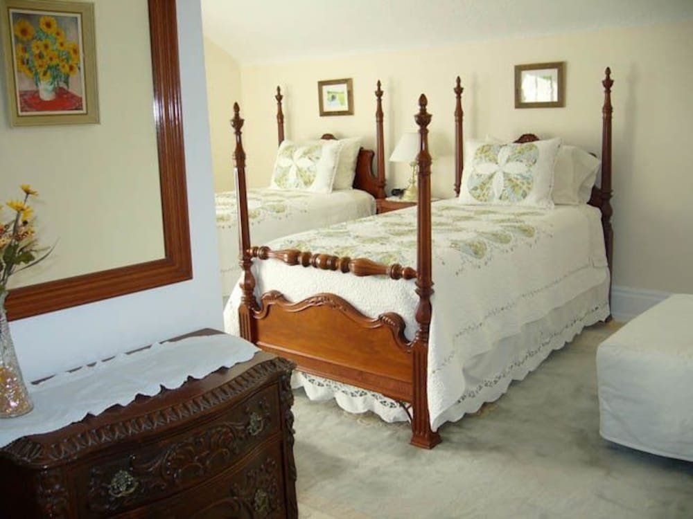 1842 Bed & Breakfast — 2