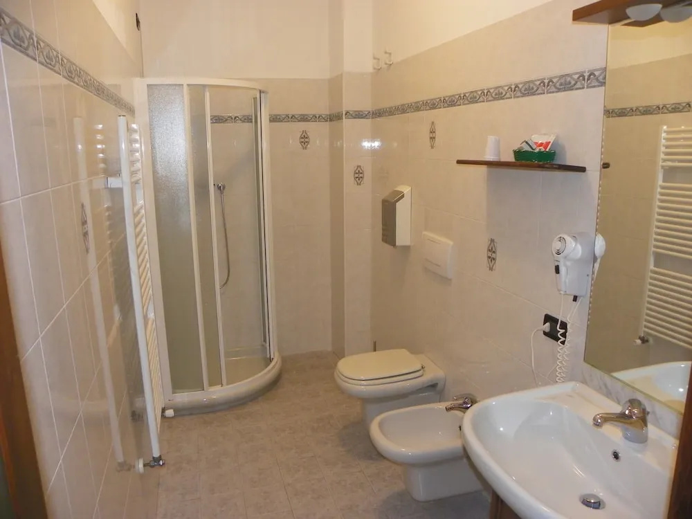 Deluxe Double room (full double bed)