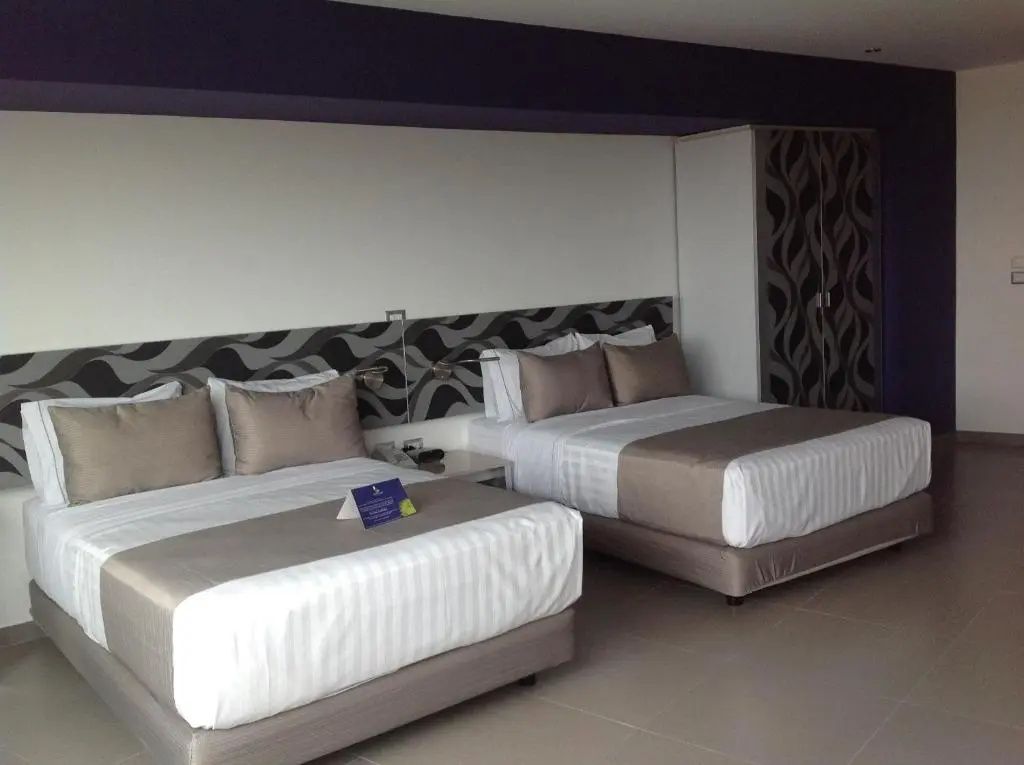 Standard Quadruple room with street view
