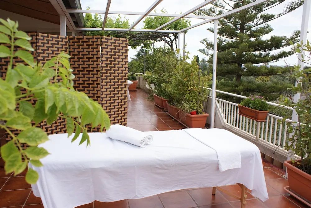 Classic Double room with balcony (full double bed)