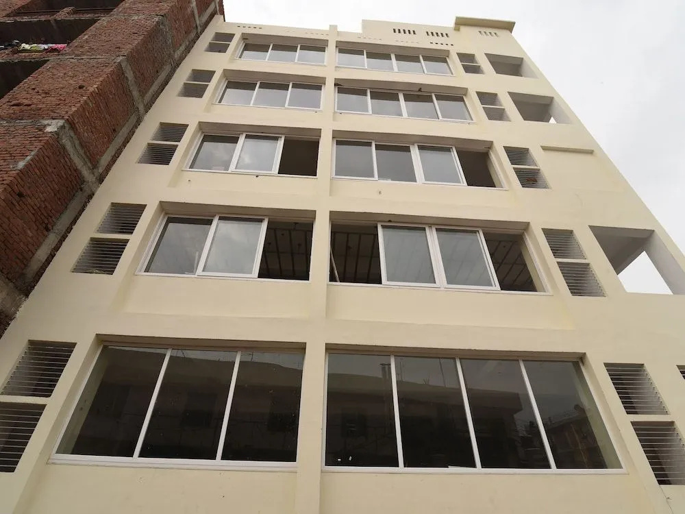 OYO 13310 Noida Suites