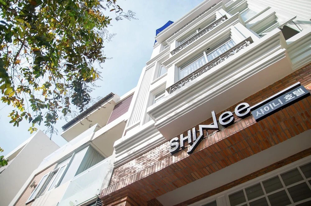 Shinee Hotel