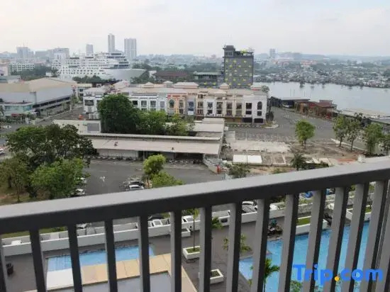 Near Ferry Terminal. COZY 02 Bedroom Condo. HarbourBay Residences.
