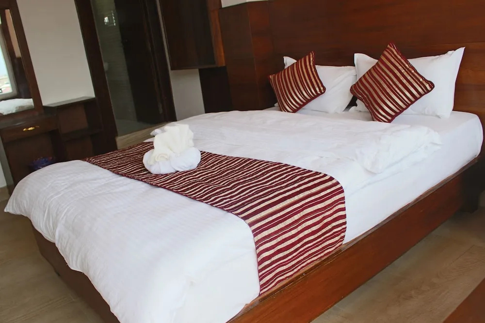 Deluxe Double room (full double bed)