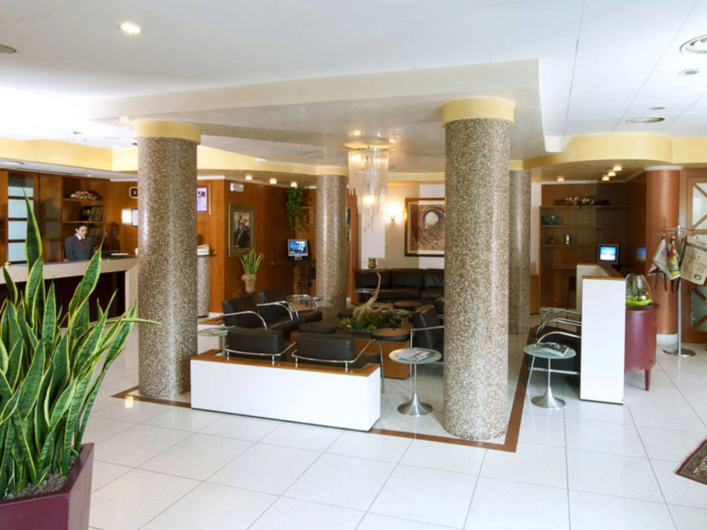 Lobby & Reception
