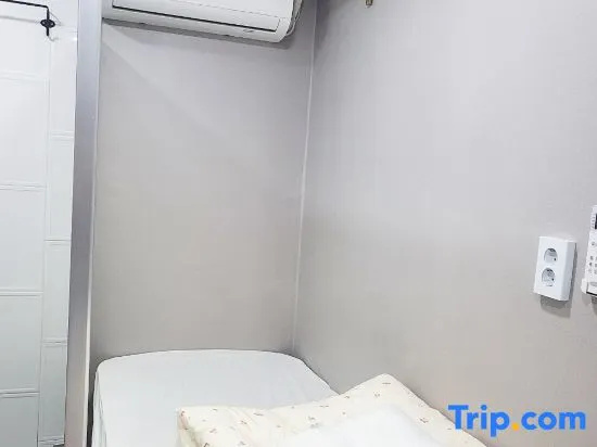 Bed in Dorm (female dorm)