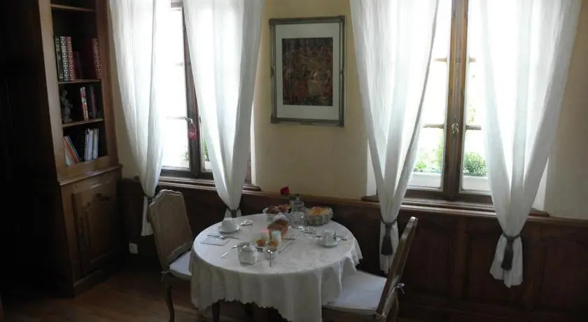 Voir la photo 2 — L'Hortensia Blanc