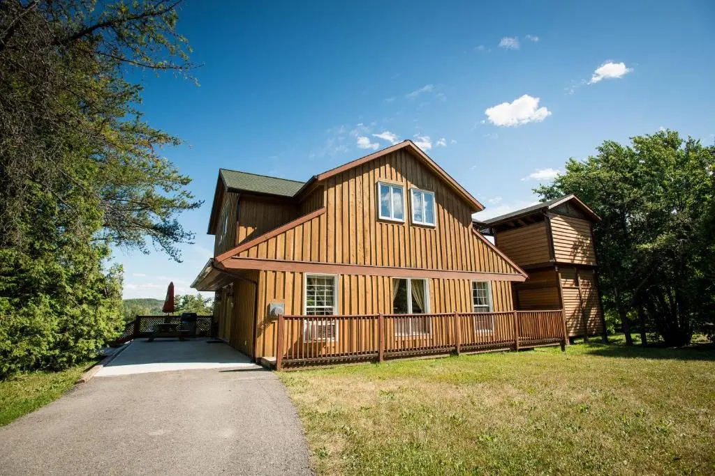 2 Bedrooms Chalet