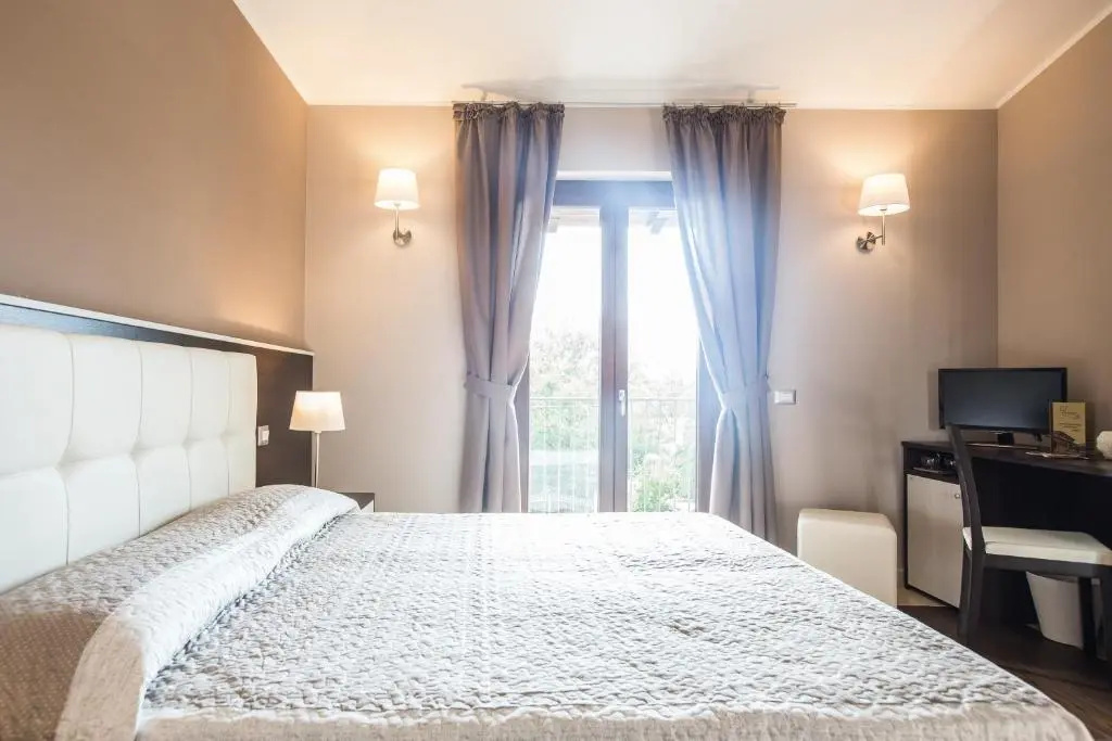 Standard Double room with balcony (full double bed)
