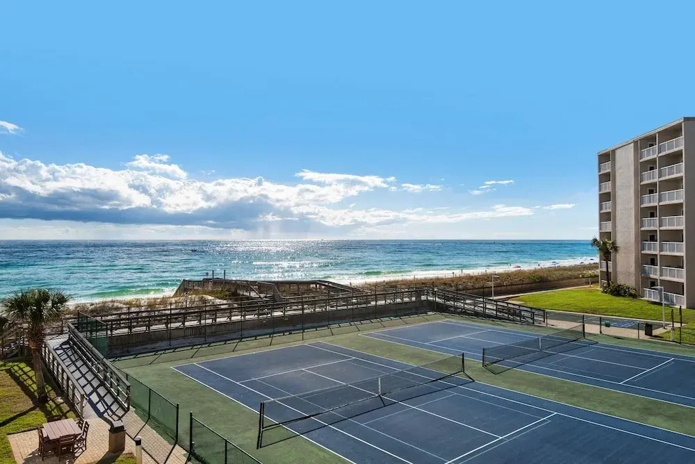 Holiday Surf and Racquet Club 319