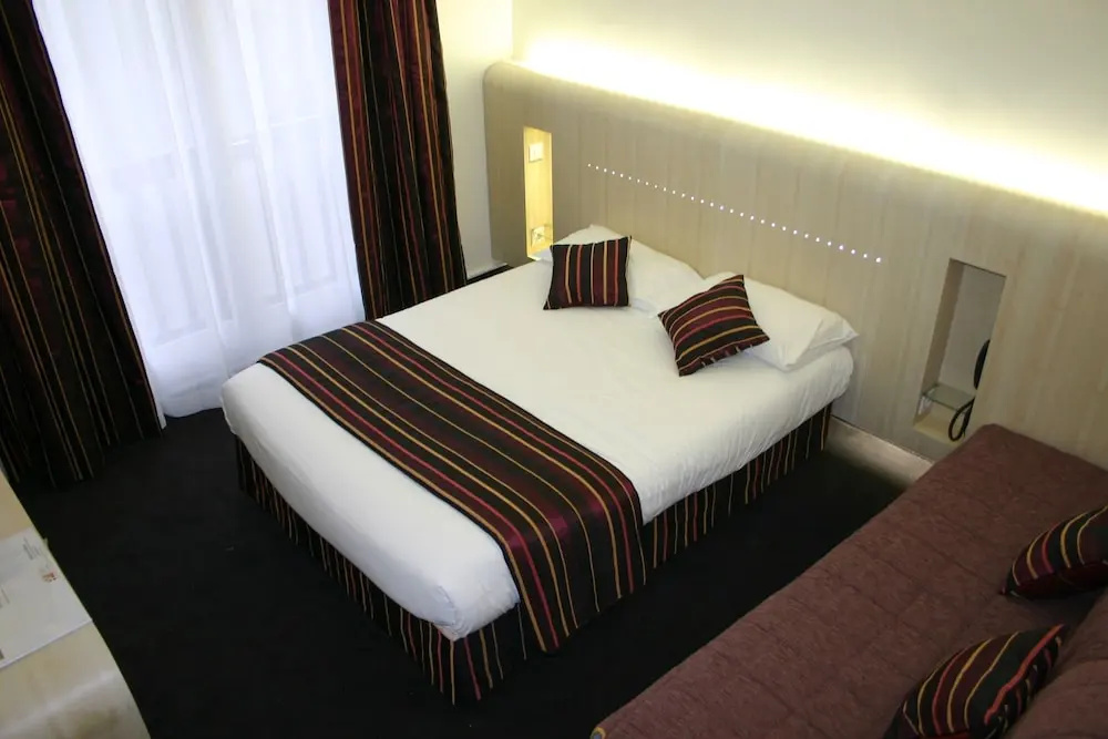 Executive Double room (full double bed)