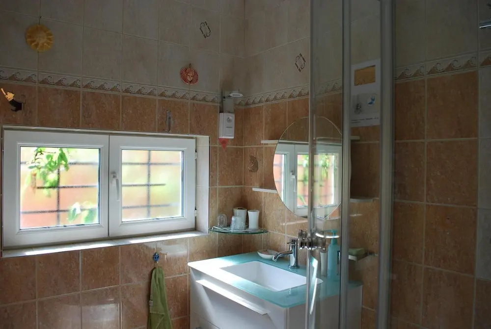 Afficher la photo 7 — Chambre dans une maison pleine de vie