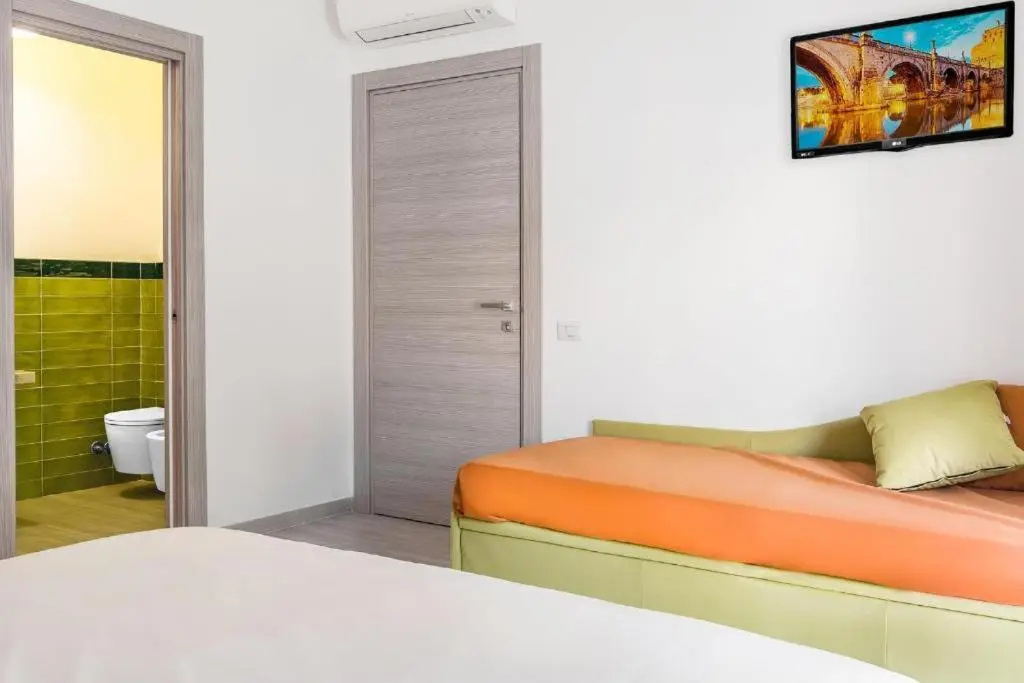 Standard Triple room