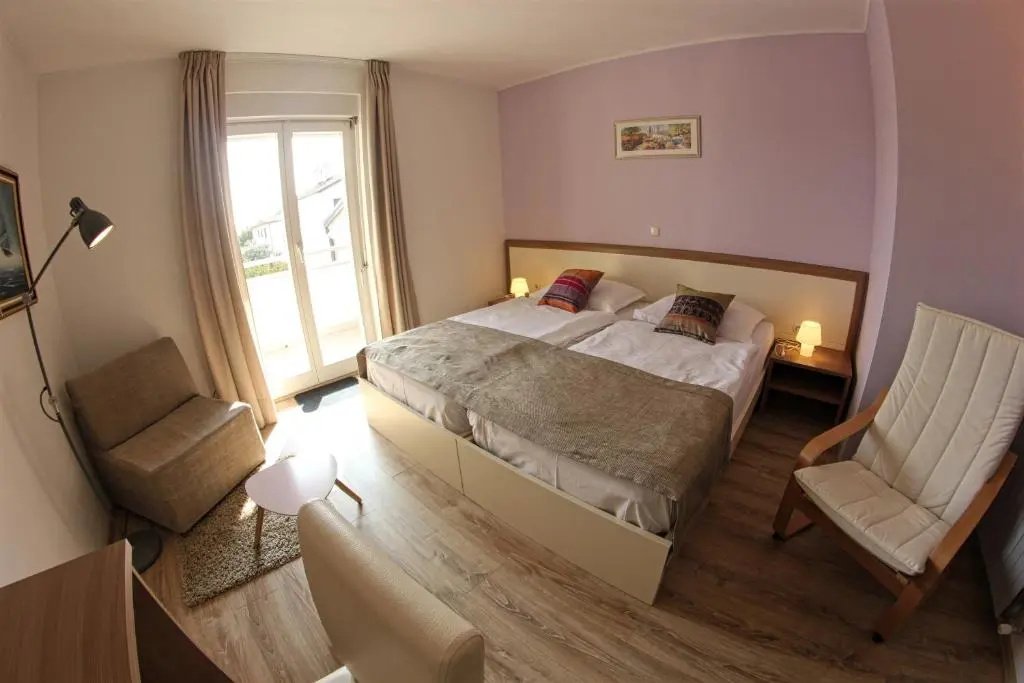 Standard Double room with balcony (full double bed)