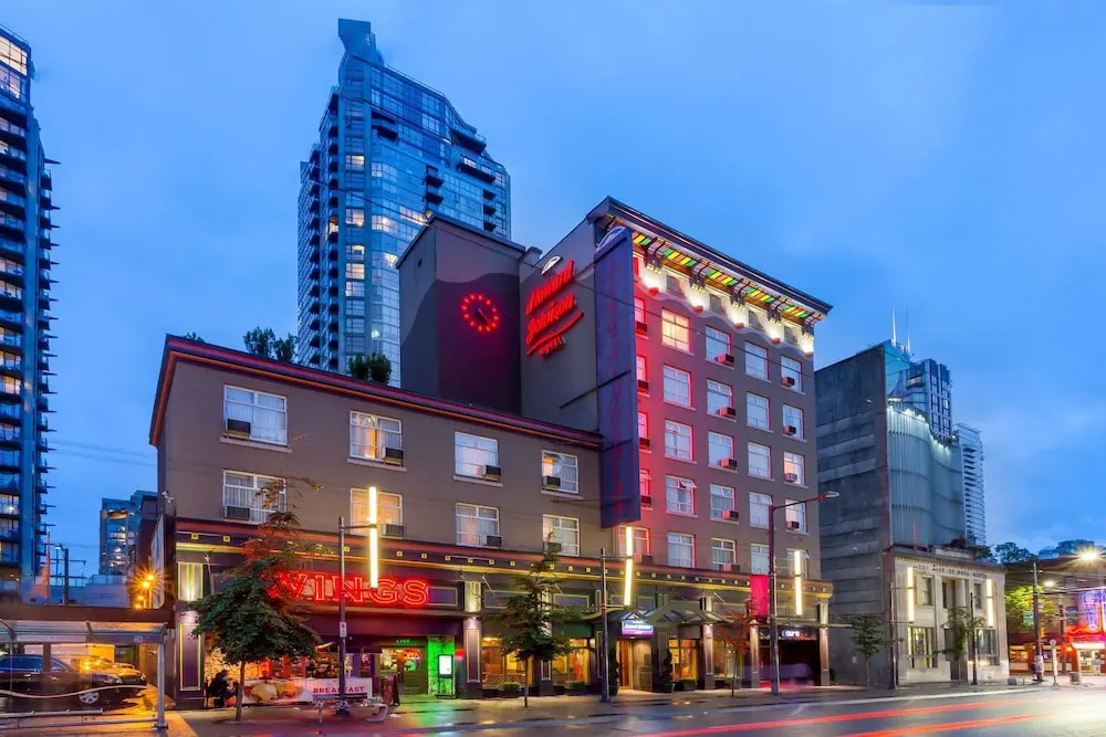 Howard Johnson Hotel by Wyndham Vancouver Downtown