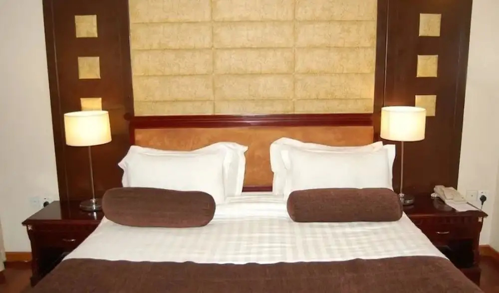 Owu Crown Hotel - Chambres