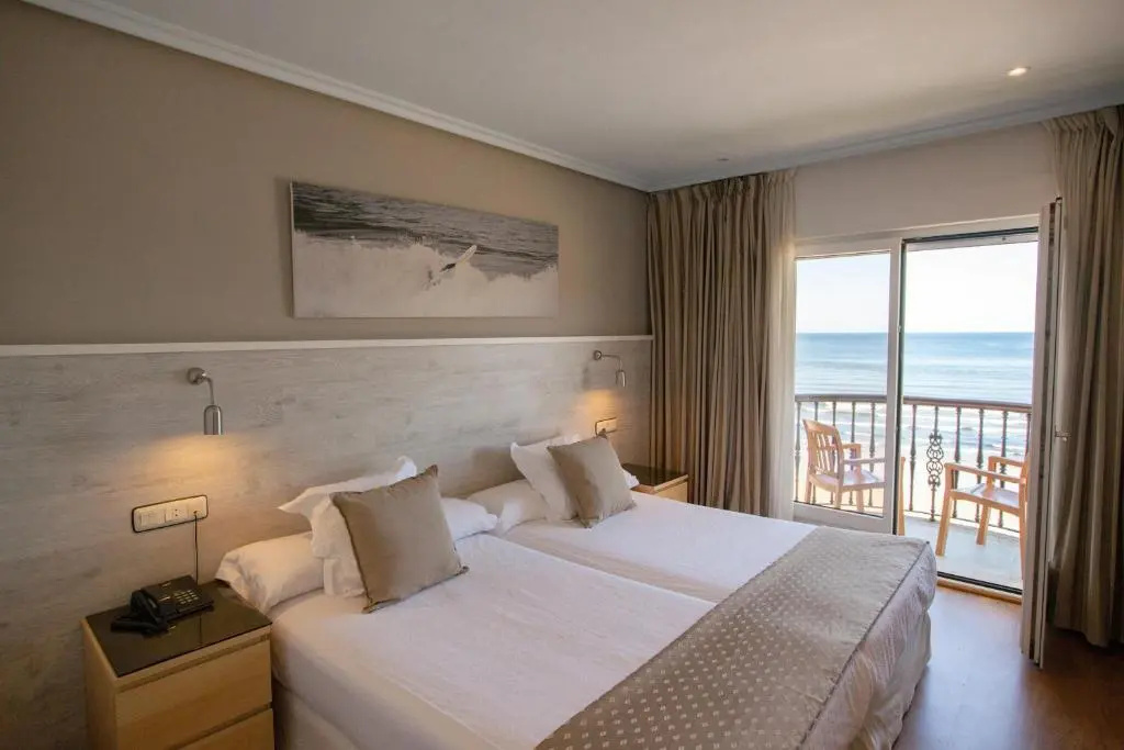 Standard Double room with sea view (full double bed)