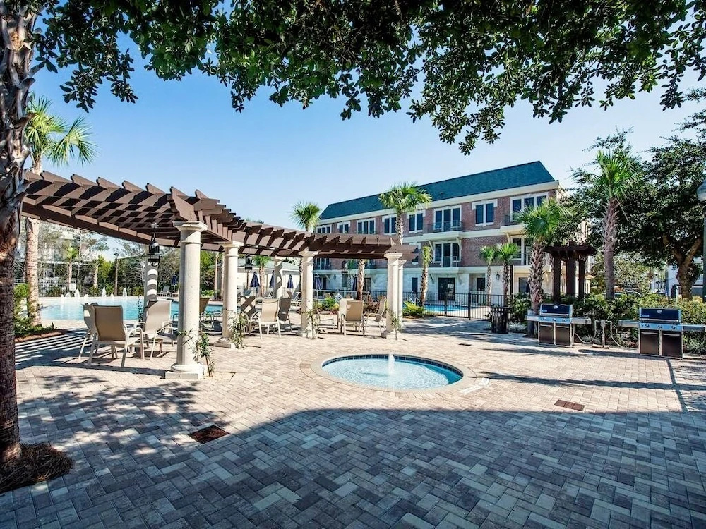 The Magnolia W/ Pool & Hot Tub - Walk To The Beach 3 Bedroom Condo