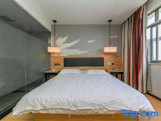 Superior Double room (full double bed)