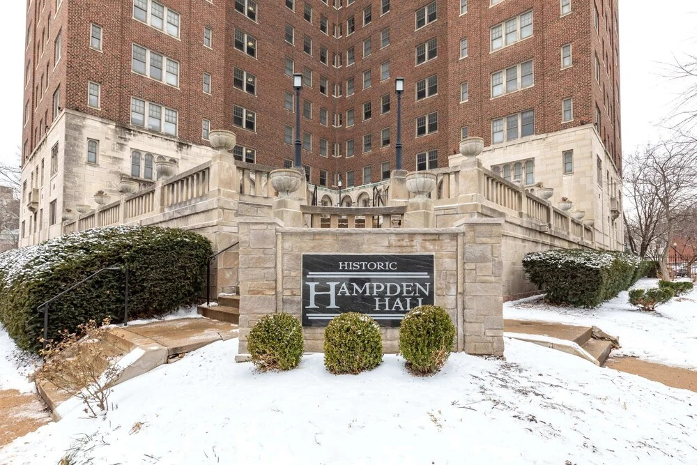 Classic CWE Apts with Full Kitchen by Zencity