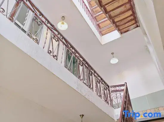 Mogdong Homestay (Kashi Ancient City Scenic Area, Embroidered Hat Bazaar Branch)