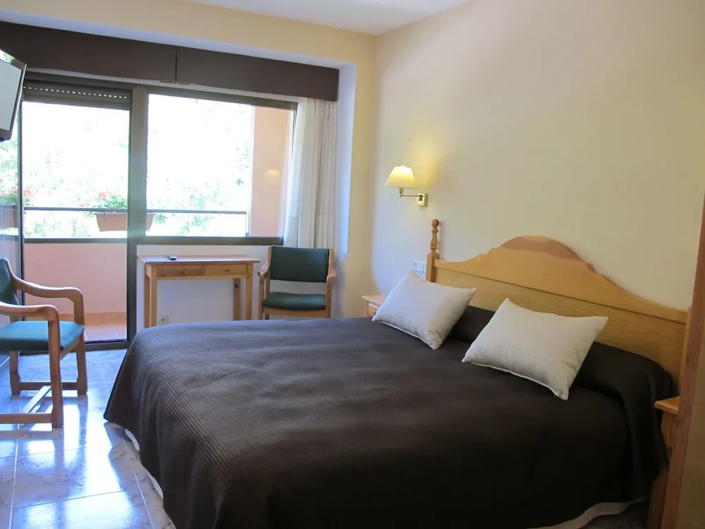 Standard Double room with balcony (full double bed)