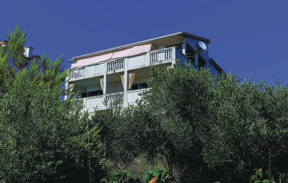 Nice Home in Okrug Gornji With Wifi and 2 Bedrooms