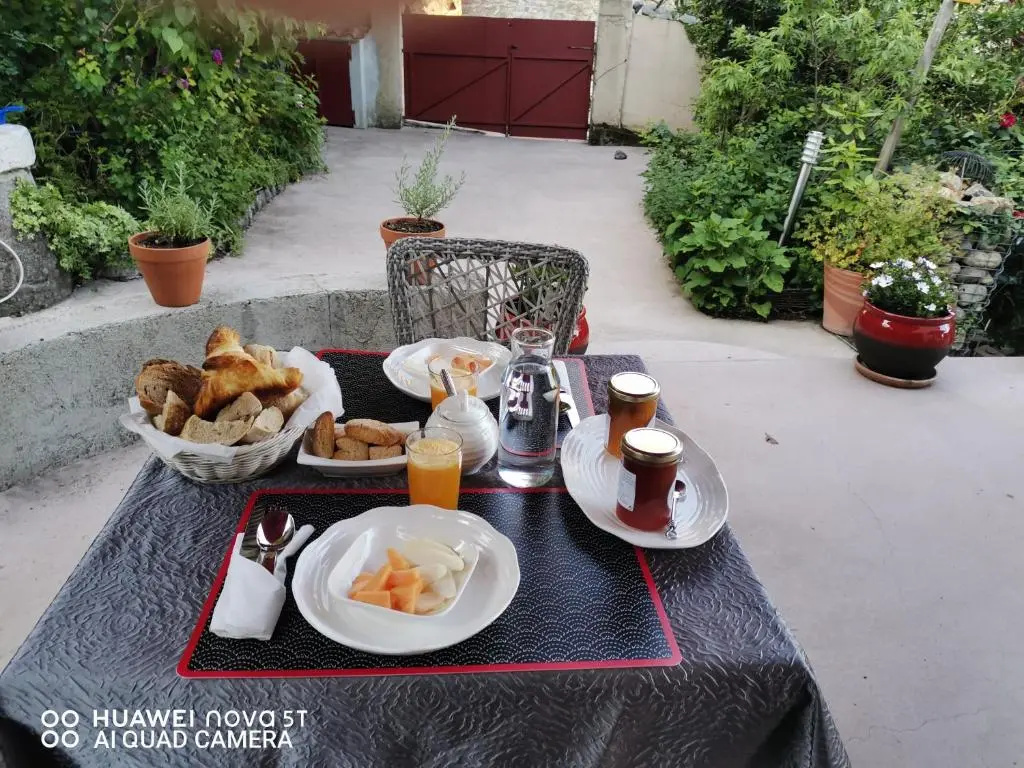 Standard Double room with garden view (full double bed)