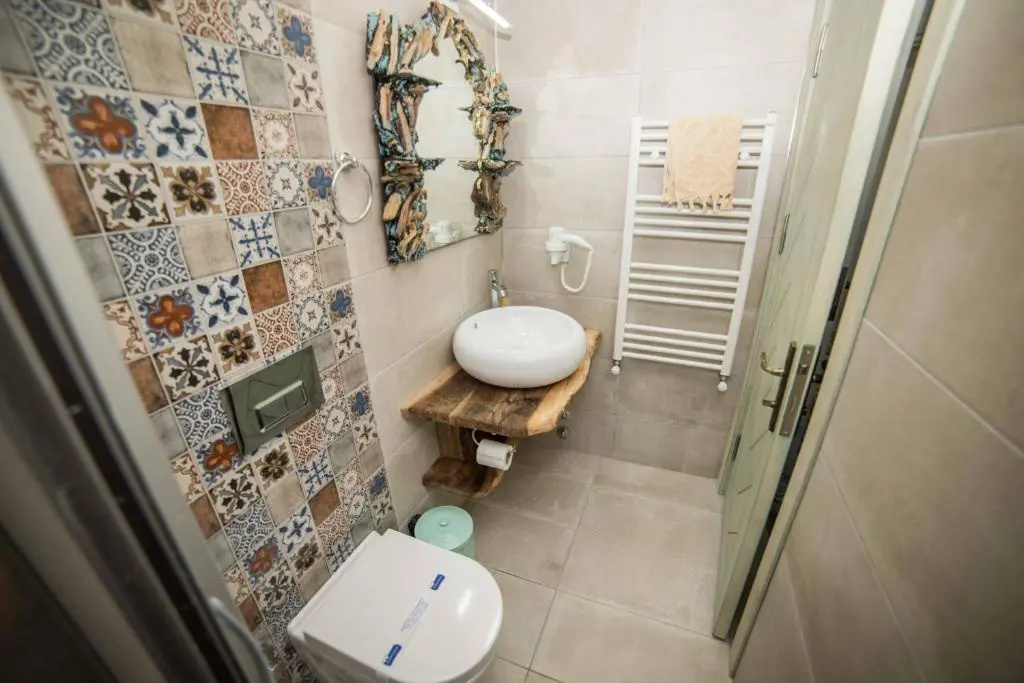 Deluxe Double room (full double bed)