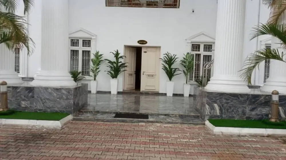 Reina Villa Hotel